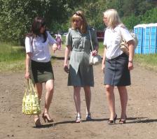 А это из старого, лет пять назад.
"А наручники, девочки, правильно надеваются вот так...!"