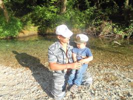 У меня четверо (все вместе): от первого брака 2 красотки (23 и 15), и двое "минипутов" (4 и 2,5). Всё было в жизни: воспитывал, умничал, философию разводил, а потом, этот "казак" родился, и я, наверное, снова, стал ребёнком...