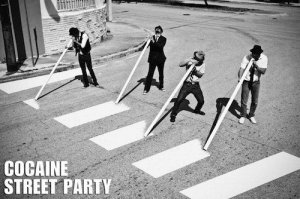 Тибетские монахи создают сложнейшую мандалу, используя триллионы разно