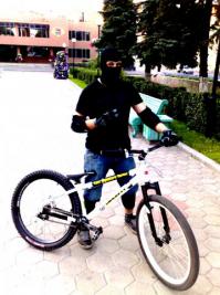 Дорогуша, я стрит триал-катал и до сих пор у меня в гараже стоит Эхо-вский аппарат. Вилли учат еще до того как начнут понимать, что хотят прыгать в принципе - его даже называют деревенской фишкой, "закозлить".

А вот мое фото в 17 лет, так что уж поверь я прекрасно знаю, что говорю  диванный знаток наш