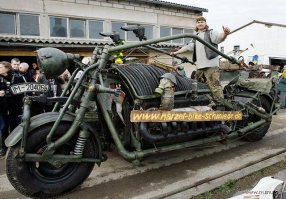 До Тило Нибеля с "моциком", в который он впиз.дячил двигло от танка Т-55 (sic!), этим "самоделкиным" всё равно - как раком до Луны :)