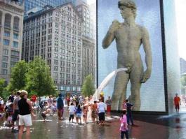 Первоначально инсталляция была представлена в Милане, и состояла из 80000 механизмов. Походу 15 тыр механизмов в Милане стыбрили  А по сабжу, мы то знаем, что такое золотой дождь