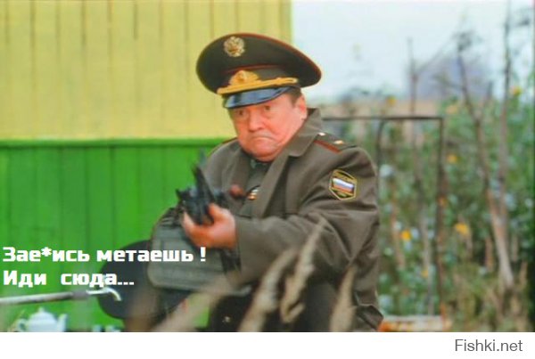 Генерал спецназа метает ножи