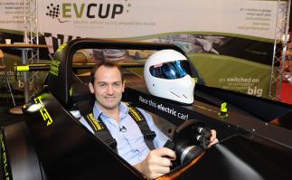 Их было несколько. Долгое время "белым Стигом" был  Ben collins.  Возможно и сейчас он.