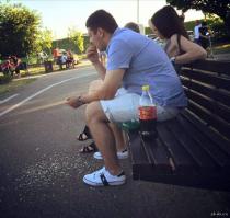 Вчера около дома наблюдал похожую картину. Как же это достало!