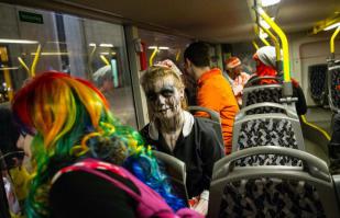 На лицо ужасная, добрая внутри.