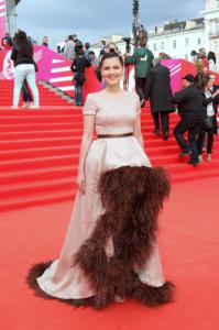 Оооооооооо - наконец то Кожевникова побрила у себя внизу, да и наверху вижу волос стало меньше - наверное разошлась при бретье не на шутку)))