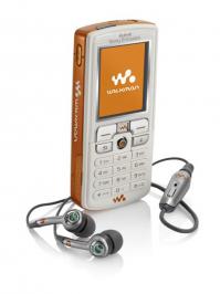 Мой любимчик W800 в своё время был им доволен как слон:).
Затем был K810 недолго, сменил на Nokia N95.