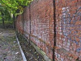 Забор Милвертона
Снимали: Ленинград, Английский пр., д. 2-б, наб. р. Мойки, д. 122.