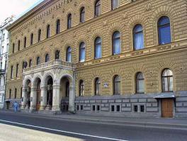 К стати Шерлока еще снимали и в Ленинграде
СЕРИЯ «КОРОЛЬ ШАНТАЖА»
Клуб «Диоген»
Снимали: Ленинград, Дворцовая наб., д. 26, Дом Учёных им. М. Горького РАН.