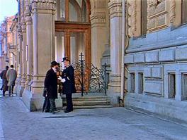 К стати Шерлока еще снимали и в Ленинграде
СЕРИЯ «КОРОЛЬ ШАНТАЖА»
Клуб «Диоген»
Снимали: Ленинград, Дворцовая наб., д. 26, Дом Учёных им. М. Горького РАН.