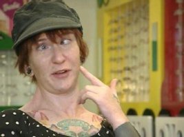 Вот так выглядит Шеннон Маллой. Вообще конечно большое мужество надо иметь чтобы вернуться после таких травм к нормальной жизни. Здоровья им.