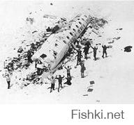 Авиакатастрофа в Андах 13 октября 1972 года, также известная как Чудо в Андах (El Milagro de los Andes) — это крушение чартерного рейса номер 571 уругвайских ВВС с 5 членами экипажа и 40 пассажирами-уругвайцами на борту (члены регбийной команды, их родственники, экипаж, спонсоры). Катастрофа произошла над Андами 13 октября 1972 года. Более четверти пассажиров погибло при падении и столкновении со скалой, ещё несколько умерли позже от ран и холода. Затем из оставшихся 27 уцелевших погибли ещё 8 при сходе лавины, которая накрыла их «жилище» из фюзеляжа самолёта, а позже ещё трое умерли от ран.
У выживших был минимальный запас пищи, кроме того, у них отсутствовали источники тепла, необходимые для выживания в суровом холодном климате на высоте 3600 метров. Отчаявшись от голода и сообщения по радио о том, что «все мероприятия по поиску пропавшего самолёта прекращаются», люди стали есть замороженные тела своих погибших товарищей. Спасатели узнали о выживших лишь спустя 72 дня, когда двое пассажиров Нандо Паррадо и Роберто Канесса после десятидневного похода через горы обнаружили чилийского фермера, который дал им еды и сообщил властям об остальных пассажирах рейса.