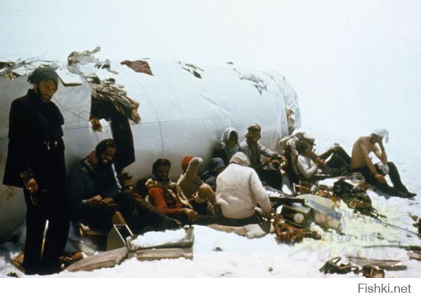 Авиакатастрофа в Андах 13 октября 1972 года, также известная как Чудо в Андах (El Milagro de los Andes) — это крушение чартерного рейса номер 571 уругвайских ВВС с 5 членами экипажа и 40 пассажирами-уругвайцами на борту (члены регбийной команды, их родственники, экипаж, спонсоры). Катастрофа произошла над Андами 13 октября 1972 года. Более четверти пассажиров погибло при падении и столкновении со скалой, ещё несколько умерли позже от ран и холода. Затем из оставшихся 27 уцелевших погибли ещё 8 при сходе лавины, которая накрыла их «жилище» из фюзеляжа самолёта, а позже ещё трое умерли от ран.
У выживших был минимальный запас пищи, кроме того, у них отсутствовали источники тепла, необходимые для выживания в суровом холодном климате на высоте 3600 метров. Отчаявшись от голода и сообщения по радио о том, что «все мероприятия по поиску пропавшего самолёта прекращаются», люди стали есть замороженные тела своих погибших товарищей. Спасатели узнали о выживших лишь спустя 72 дня, когда двое пассажиров Нандо Паррадо и Роберто Канесса после десятидневного похода через горы обнаружили чилийского фермера, который дал им еды и сообщил властям об остальных пассажирах рейса.