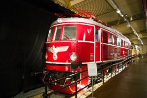 Первый немецкий электровоз  HENSСHEL № 23664 . Того же 37-го года!  Меня терзают смутные сомнения!