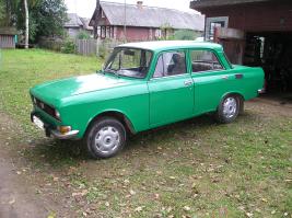 Москвич 2140 - моя первая машина ! Легендарный был автомобиль ! Сколько мы вместе пережили - не передать. Он был зелёного цвета и мои соседи даже придумали ему имя - Гриндерваген. 
А вот и он сам -