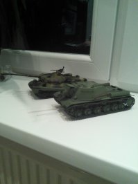 Покрасить с современными красками и аэрографами не проблема. Проблема это наложить тени, землю, ржавчину, потертости и т.д.
Сильно не пинайте сам понимаю, что результат не очень.