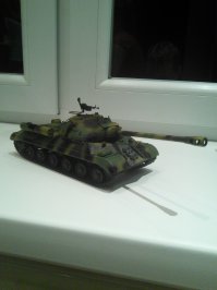 Покрасить с современными красками и аэрографами не проблема. Проблема это наложить тени, землю, ржавчину, потертости и т.д.
Сильно не пинайте сам понимаю, что результат не очень.