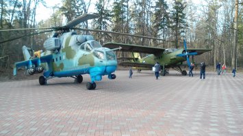 Мемориальный комплекс «Партизанская поляна» Брянск. Экспозиция техники.
