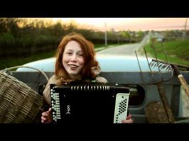 Вот вам живая музыка в машине и не надо быть "трижды миллионЭром" :)