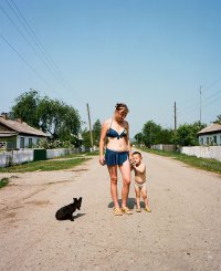 Она называет этот "напЫ3дник" короткой юбкой?
Я не любитель китайцев, но в этом конкретном случае узкоплёночный прав.