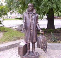 Житомир. Только любители Булгакова угадают кому памятник.