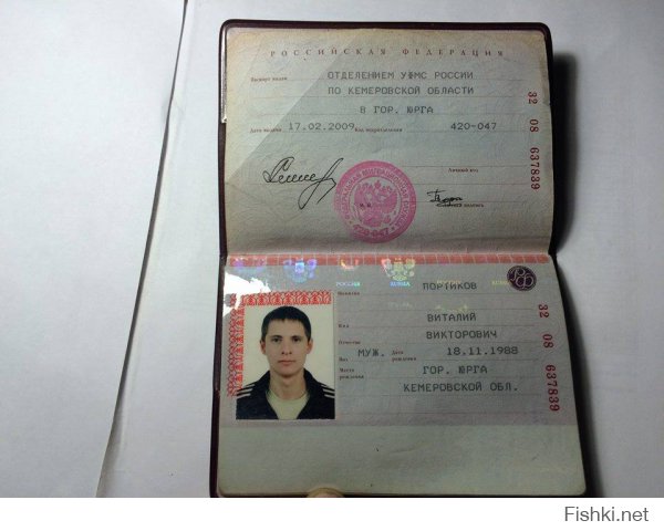 А тем временем в якобы взятом аэропорту кто-то пожег немного ваты. Интерестно кто?