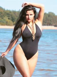 А мне нравится модель Юлия Лаврова.