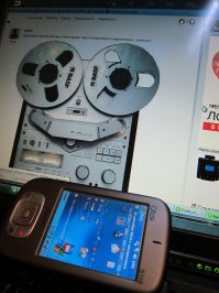 HTC тоже не всегда такими были. 
Сначала был Qtek и еще много что-то. Были официальными производителями коммуникаторов на WinModile от Майков.
Но ведь и Qtek тоже работает. 
Сфоткаю на фоне магнитофона AKAI с бобинами BASF (на экране ноута). 
(BASF - Бундес Анилин унд Сода Фабрикс)