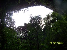 Есть там и неслабые пещеры