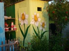 Конечно не шедевр, но решила украсить туалет на даче))))