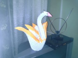 Прикольно, некоторые идеи надо позаимствовать.. Сама этим увлекаюсь.
1. Первая попытка;
2. Усложненный вариант;
3. Хвост от павлина (чуть-чуть осталось доделать)