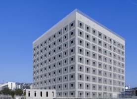 А вот Штутгартская библиотека не обычно выгляди внутри, но полное убожество, а точнее говно снаружи. Редкостное  уродство в самом центре города.