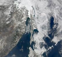 Какой эмоциональный школьник. Зимой по дороге на Взморье в Стародубске покупаю у рыбаков корюшку и навагу, если у самого нет времени рыбачить, но обычно редко себе отказываю в этом удовольствии. Когда идет горбуша, её также можно купить у рыбаков. Вот так вот, а peace door ball - это роднее тебе.