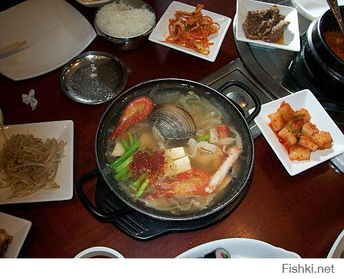 а как же знаменитый Хемультан? Обожаю корейскую кухню. Благо у нас на Сахалине, живет много корейцев, которые все эти блюда готовят, многие знакомые корейцы, прямо на дому.