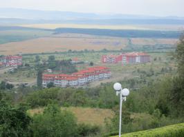 И что характерно, на машине или автобусе это занимает несколько минут. Это Слынчев бряг(солнечный берег) последняя высоко в горах(Балканы)