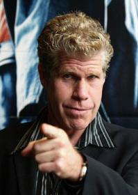 Не, ну его лицо под любым гримом узнается сразу, своеобразное так сказать