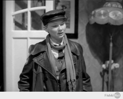 — …предлагаю вам взять несколько журналов — в пользу детей Германии! По полтиннику штука!
 — Нет, не возьму.
 — Но почему вы отказываетесь?
 — Не хочу.
 — Вы не сочувствуете детям Германии?
 — Сочувствую.
 — А, полтинника жалко?!
 — Нет.
 — Так почему же?
 — Не хочу.