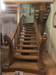 Выложу тут и свою работу. Елочный шарик положил на столб просто так:) , там должны быть кованые фонари.