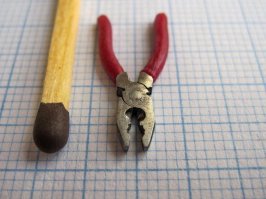 Пост вроде про маленькие вещи, тогда зачем на фото огромная спичка?