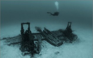 На Мальте до недавнего времени такой на дне лежал. Году в 2010 после сильного шторма окончательно его разломало.