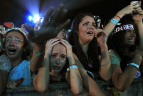 Ну, да, конечно, в Европе все по-другому. Фото с концерта Modern Talking.