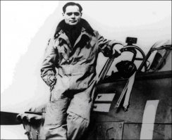 Ребята. Алексей Маресьев - наш герой и его подвиг будут помнить всегда.
 Но сейчас модно , на волне "Ура патриотизма" пропагандировать русскую исключительность и преуменьшать героизм наших союзников. Это очень печально и неумно.
 Вот британский летчик - Дуглас Бодер. У него тоже не было обеих ног. Сбил 30 немецких самолетов. 20 из них  - личные победы. Был сбит. При покидании самолета сломал свои деревянные ноги. Немцы , потрясенные его героизмом, послали англичанам радиограмму с предложением принять английский самолет с новыми ногами для Бодера. Бритиша садиться не рискнули, но сбросили ящик с протезами на парашюте.
   Из лагеря военнопленных Бодер умудрился 2 раза сбежать. Сбежал бы еще раз, но эсэсовцы пригрозили отобрать у него деревянные ноги. 
   Вспоминая, про таких людей, как Бодер, мы не преуменьшаем героизм Маресьева. Наоборот. Мы показываем, что на нашей стороне воевали герои, которым Маресьев пожал бы руку.