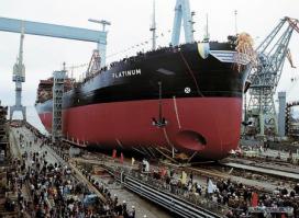 Сегодня услышала по радио, что в Индии банановые шкурки используют для спуска корабля на воду, на спуск корабля средней грузоподъемности тратится примерно 15—20 тысяч бананов.