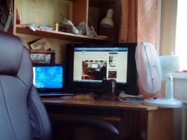 А как выглядит ваше рабочее место, с которого вы, сидите на фишках?