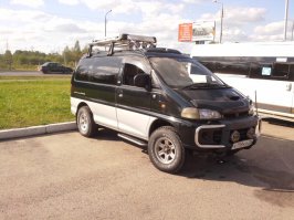 4М40 дизель, 125 коней
4D56 бензин.
Счастливый обладатель аналогичного аппарата с 2006 года. Доволен аки слон!
В августе проехал из Владивостока в Питер. В дороге сменил только масло.