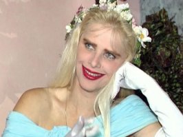 35 женских портретов с цветочными коронами