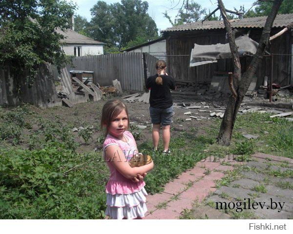 ниже на фото только часть того что они сделали!
Мой брат (без оружия) ездил за продуктами в Россию, под обстрелом ваших укровояк, стреляли снайпера на поражение, по всем кто движется, и не важно есть у него оружие или нет. ты считаешь что это правильно? ты думаешь я это с телевизора беру? 
ТВОЕ РАБСКО-БЛ@ДСКОЕ ПОВЕДЕНИЕ ДЕЛАЕТ ОПОЛЧЕНЦЕВ ЕЩЕ ЗЛЕЕ И КОВАРНЕЕ ПО ОТНОШЕНИЮ К ВАМ ЖЕ!
 и да... получается, по траекториям, что ваши войска стреляют по нашей территории! поэтому и получают по самые не балуйся! скажи спасибо обамке!!!
НЕ ВИДНО СО СПУТНИКА КТО СТРЕЛЯЕТ! ПРОСТО УНИЧТОЖАЮТ ТОЧКУ ОТКУДА ПРОИЗВЕДЕН ВЫСТРЕЛ! а там вдруг оказываются ваши войска - это ирония по твоему?
радуйтесь что не воюете с Россией, иначе- уже бы Киев был нашей территорией! как было испокон веков!