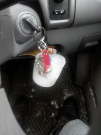 А я вот сегодня так до работы доезжал. Разбить побоялся - есть нежные ключи, а под горячей водой держать было некогда. Спешил на работу.