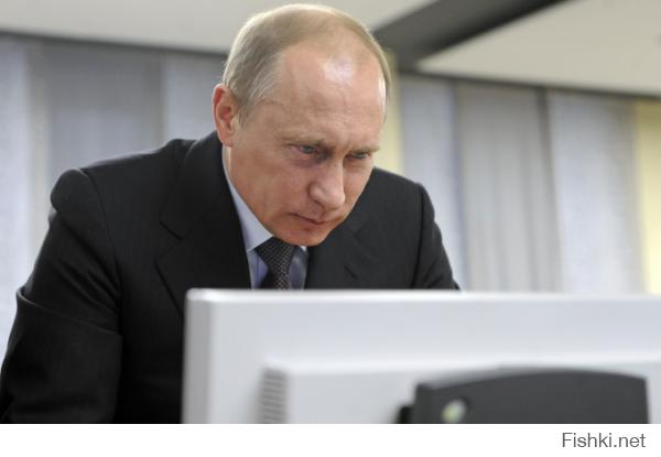 Путин смотрит пост, про то как смотрит Путин